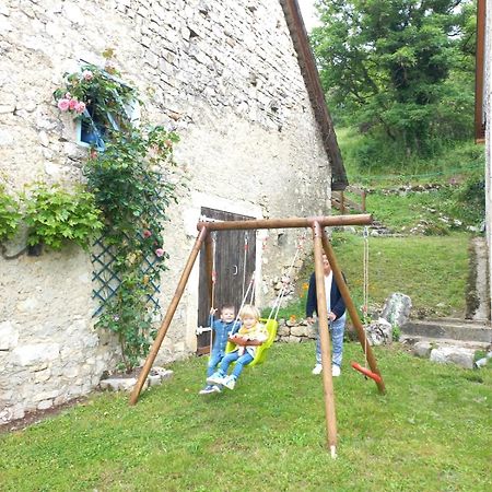 Chambres D'Hotes Des Deux Lacs Ceyzerieu Esterno foto