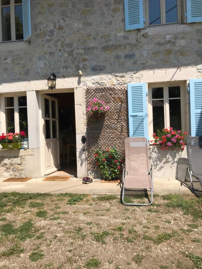 Chambres D'Hotes Des Deux Lacs Ceyzerieu Esterno foto