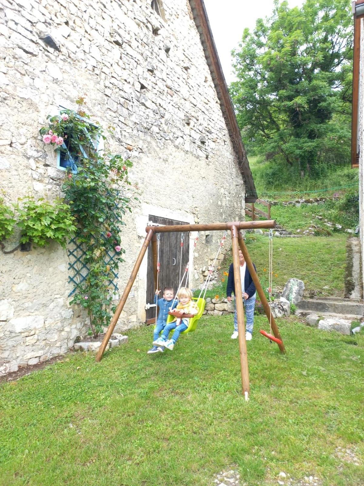 Chambres D'Hotes Des Deux Lacs Ceyzerieu Esterno foto